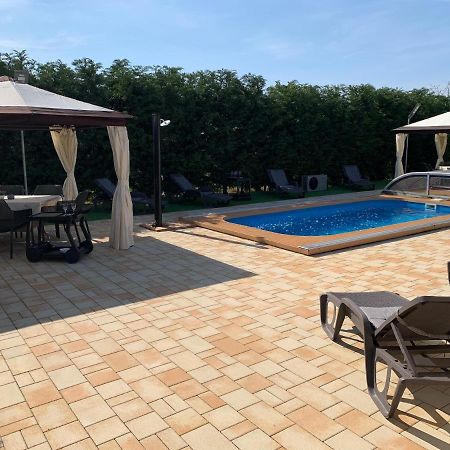 Fullhouse Apartmanhaz Zamardi Bagian luar foto