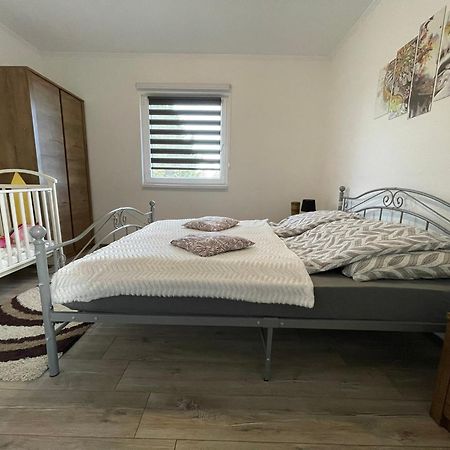 Fullhouse Apartmanhaz Zamardi Bagian luar foto
