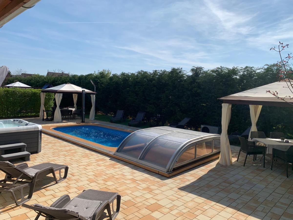 Fullhouse Apartmanhaz Zamardi Bagian luar foto