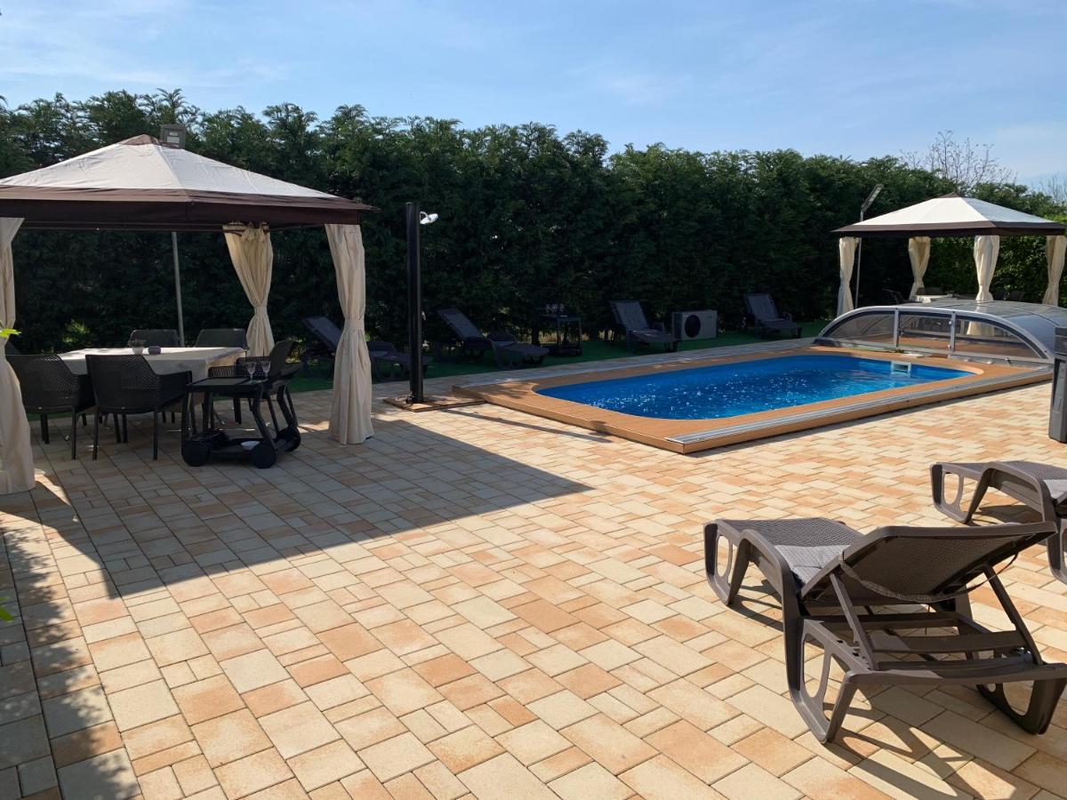 Fullhouse Apartmanhaz Zamardi Bagian luar foto
