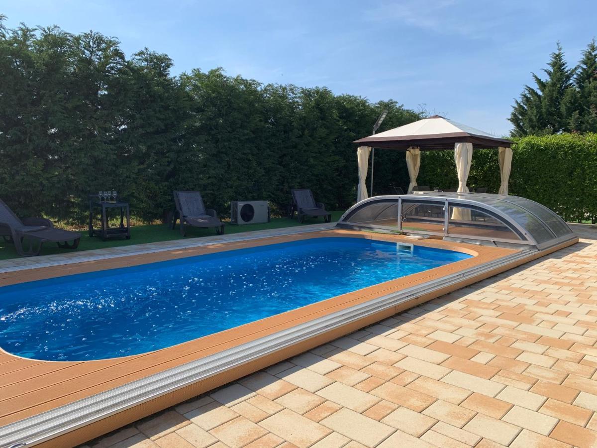 Fullhouse Apartmanhaz Zamardi Bagian luar foto