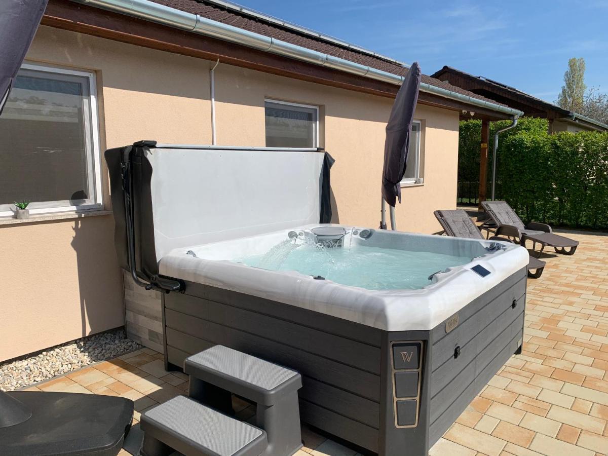 Fullhouse Apartmanhaz Zamardi Bagian luar foto