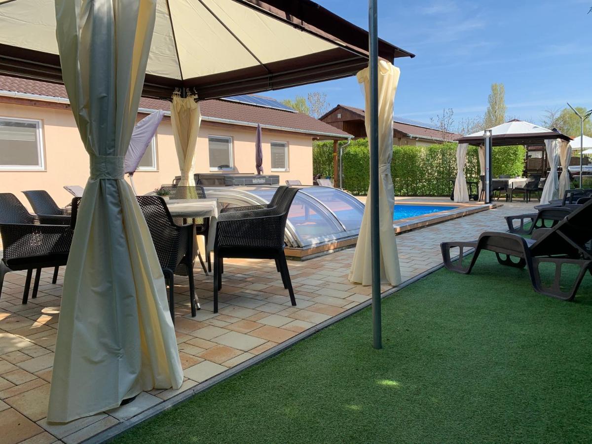 Fullhouse Apartmanhaz Zamardi Bagian luar foto