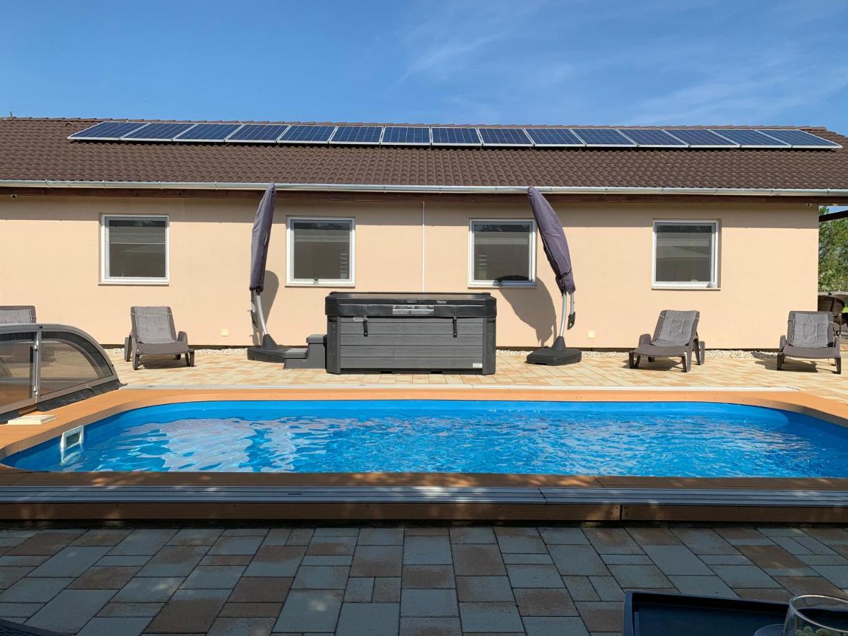 Fullhouse Apartmanhaz Zamardi Bagian luar foto