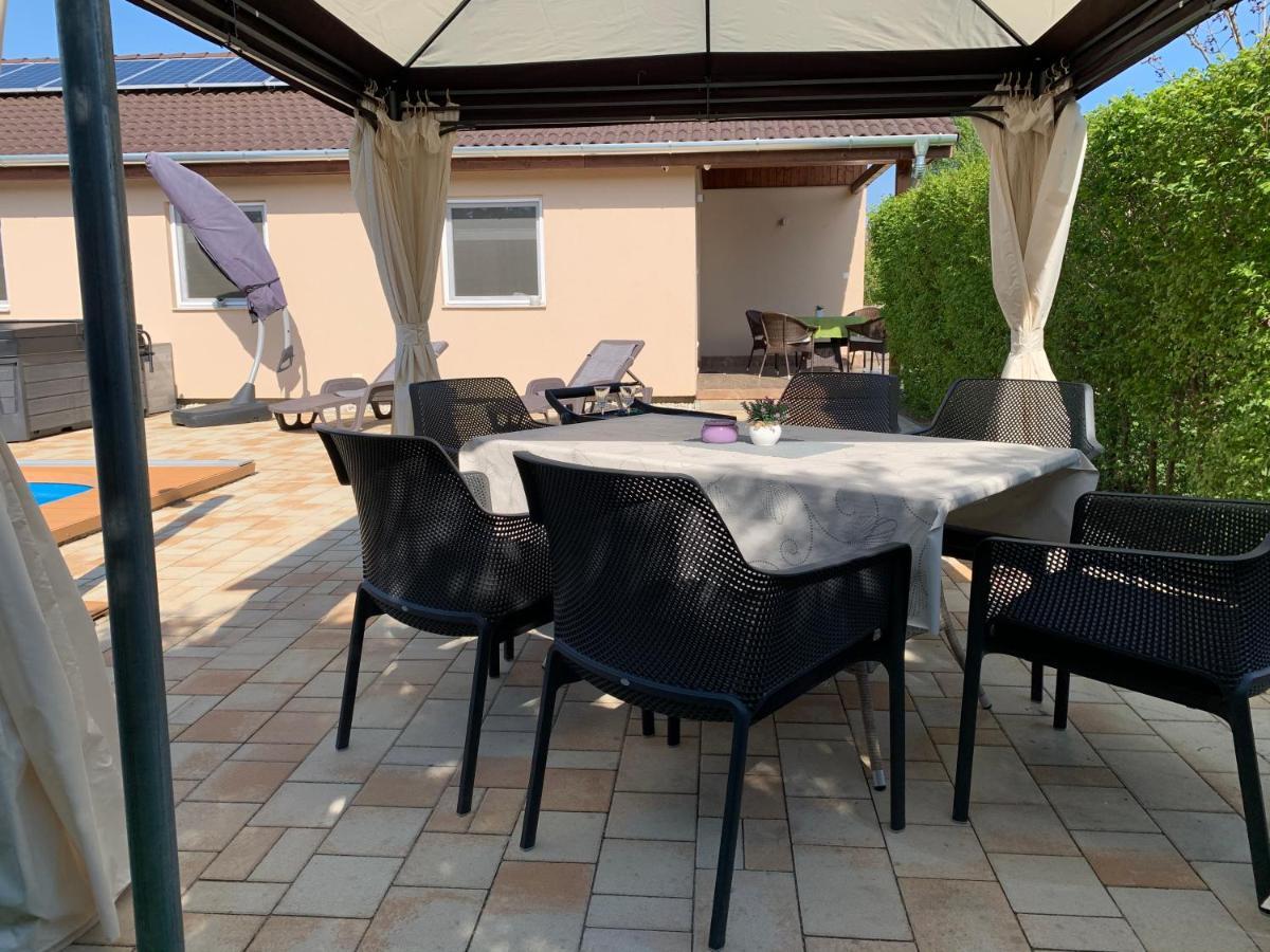 Fullhouse Apartmanhaz Zamardi Bagian luar foto