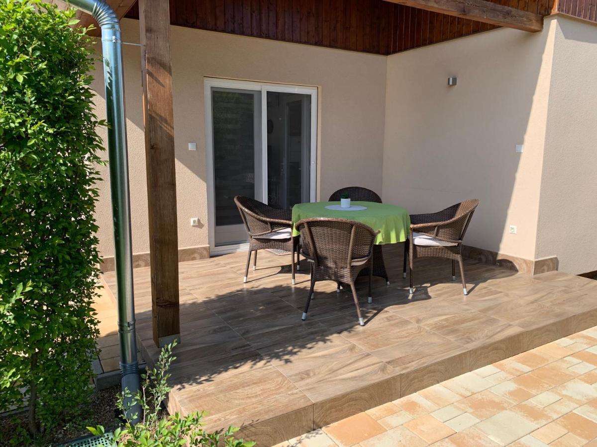 Fullhouse Apartmanhaz Zamardi Bagian luar foto