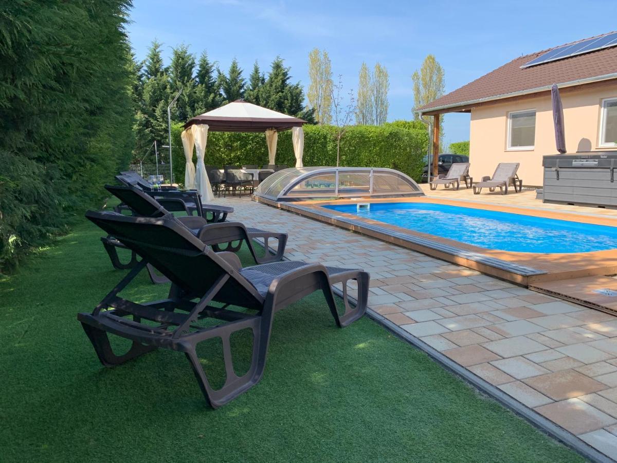 Fullhouse Apartmanhaz Zamardi Bagian luar foto