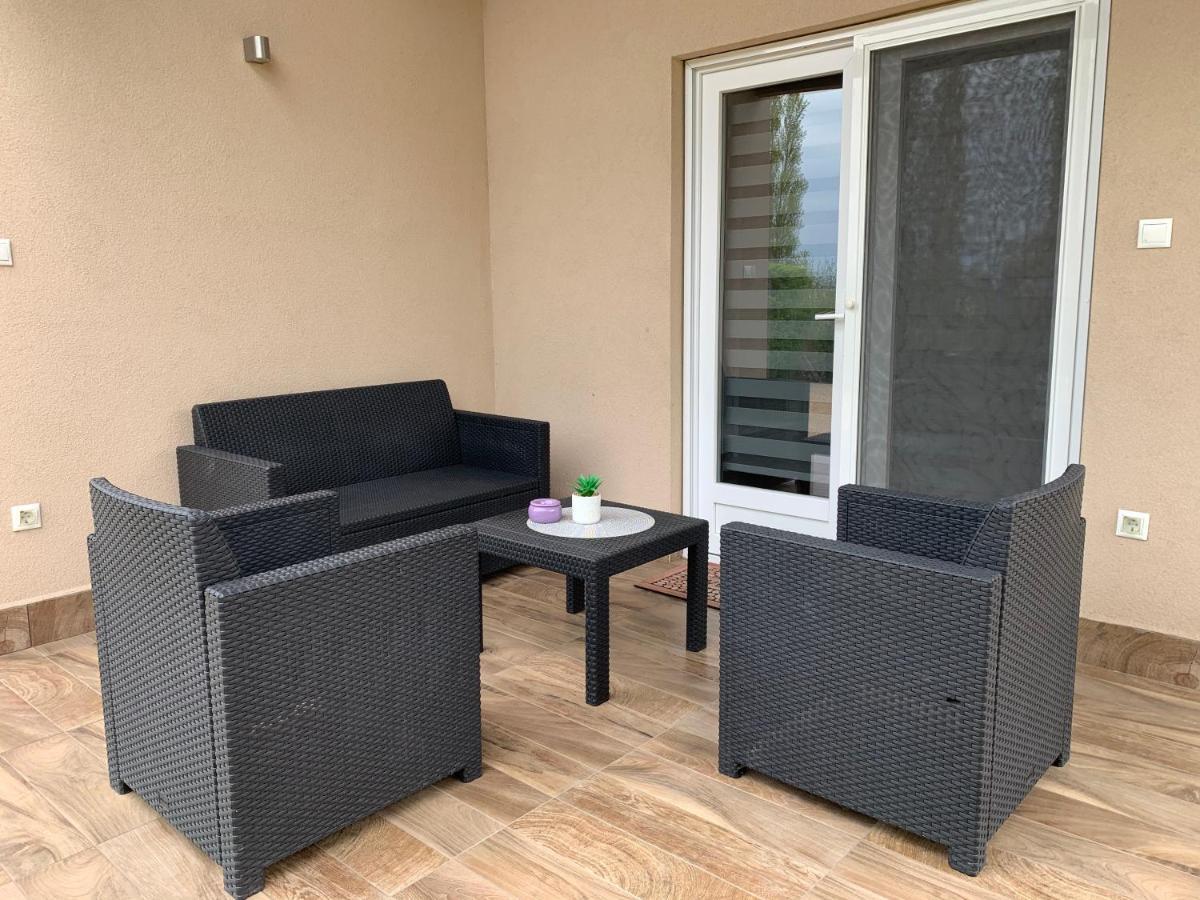Fullhouse Apartmanhaz Zamardi Bagian luar foto