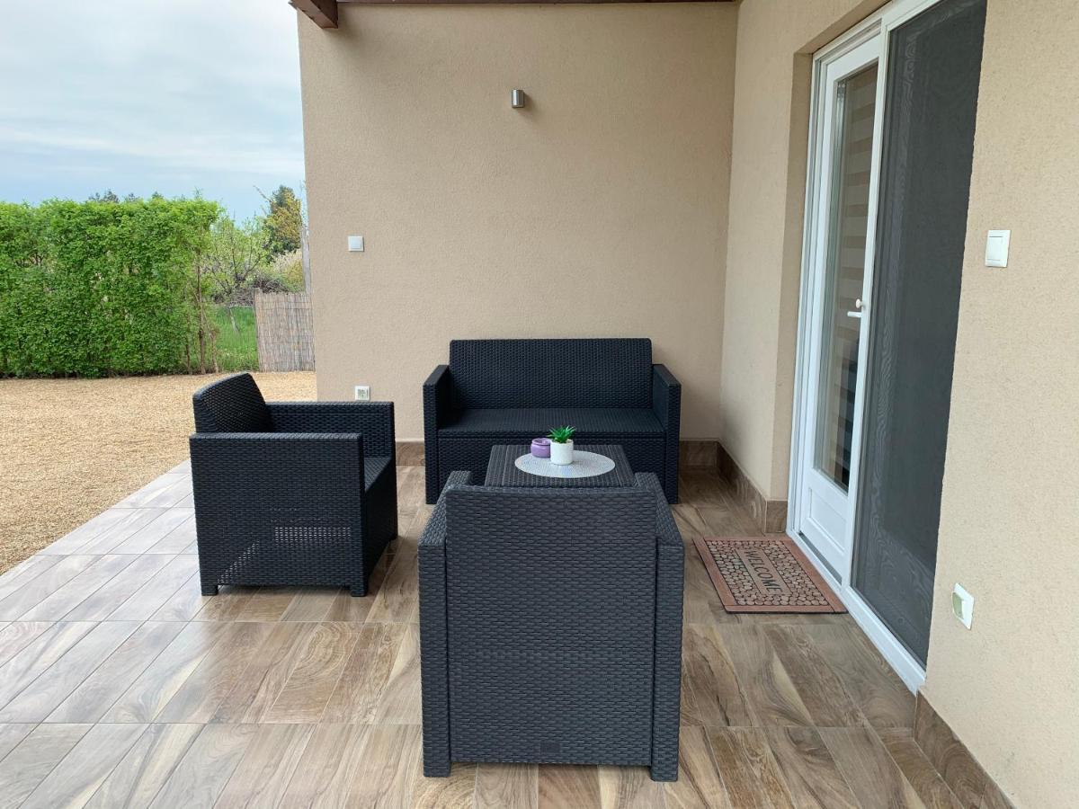 Fullhouse Apartmanhaz Zamardi Bagian luar foto