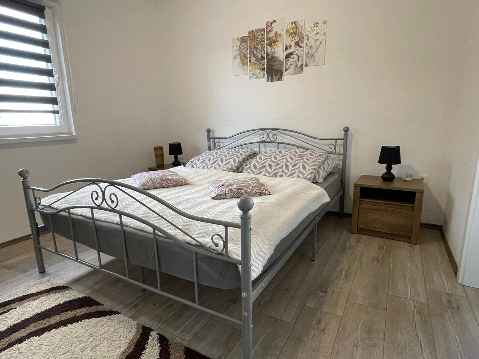 Fullhouse Apartmanhaz Zamardi Bagian luar foto