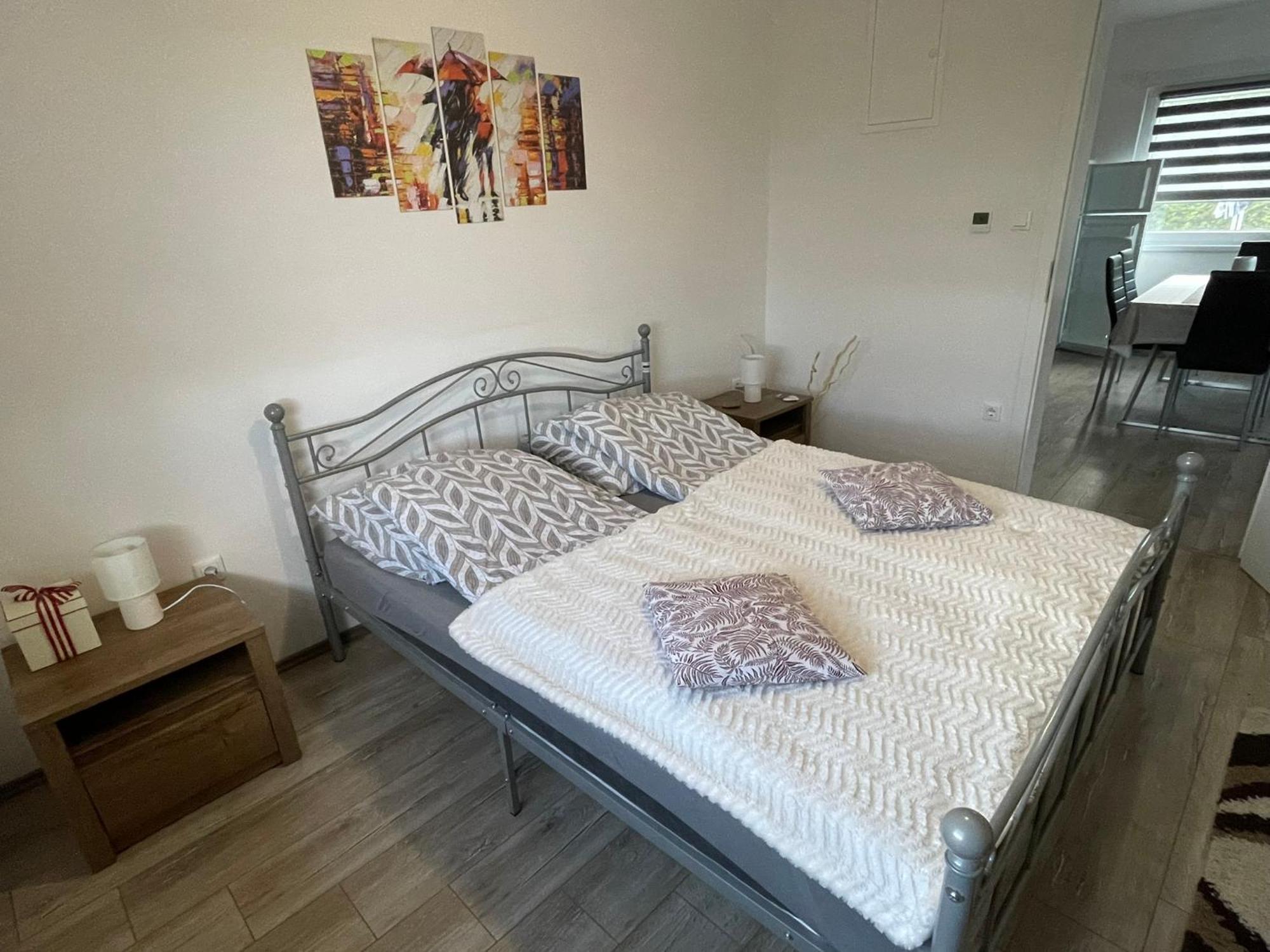 Fullhouse Apartmanhaz Zamardi Bagian luar foto
