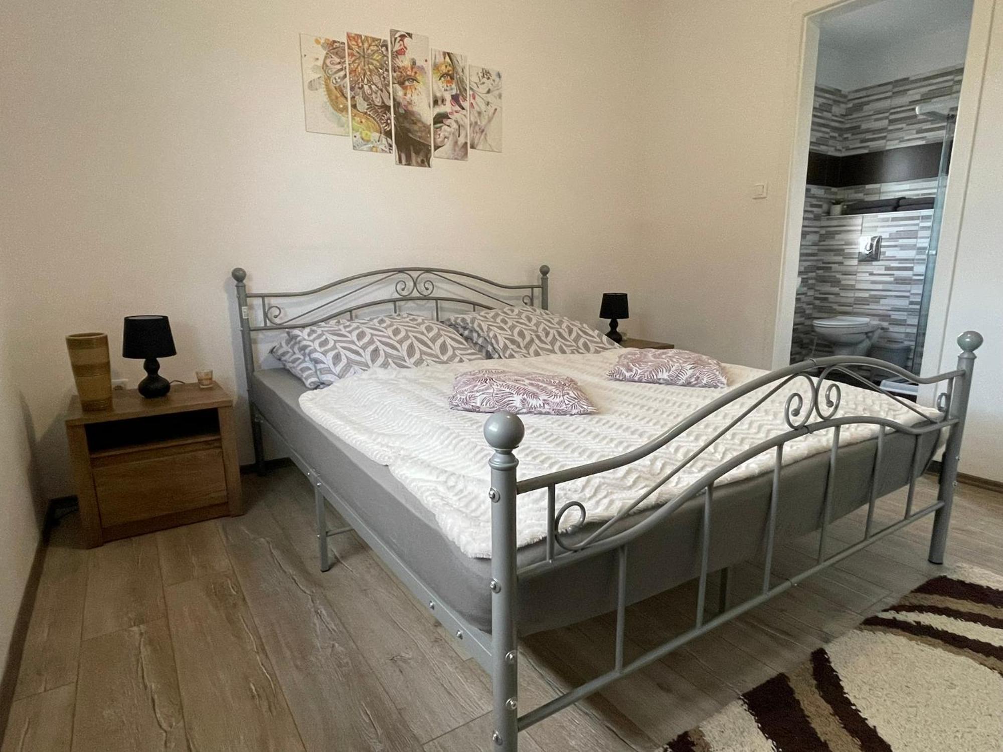 Fullhouse Apartmanhaz Zamardi Bagian luar foto