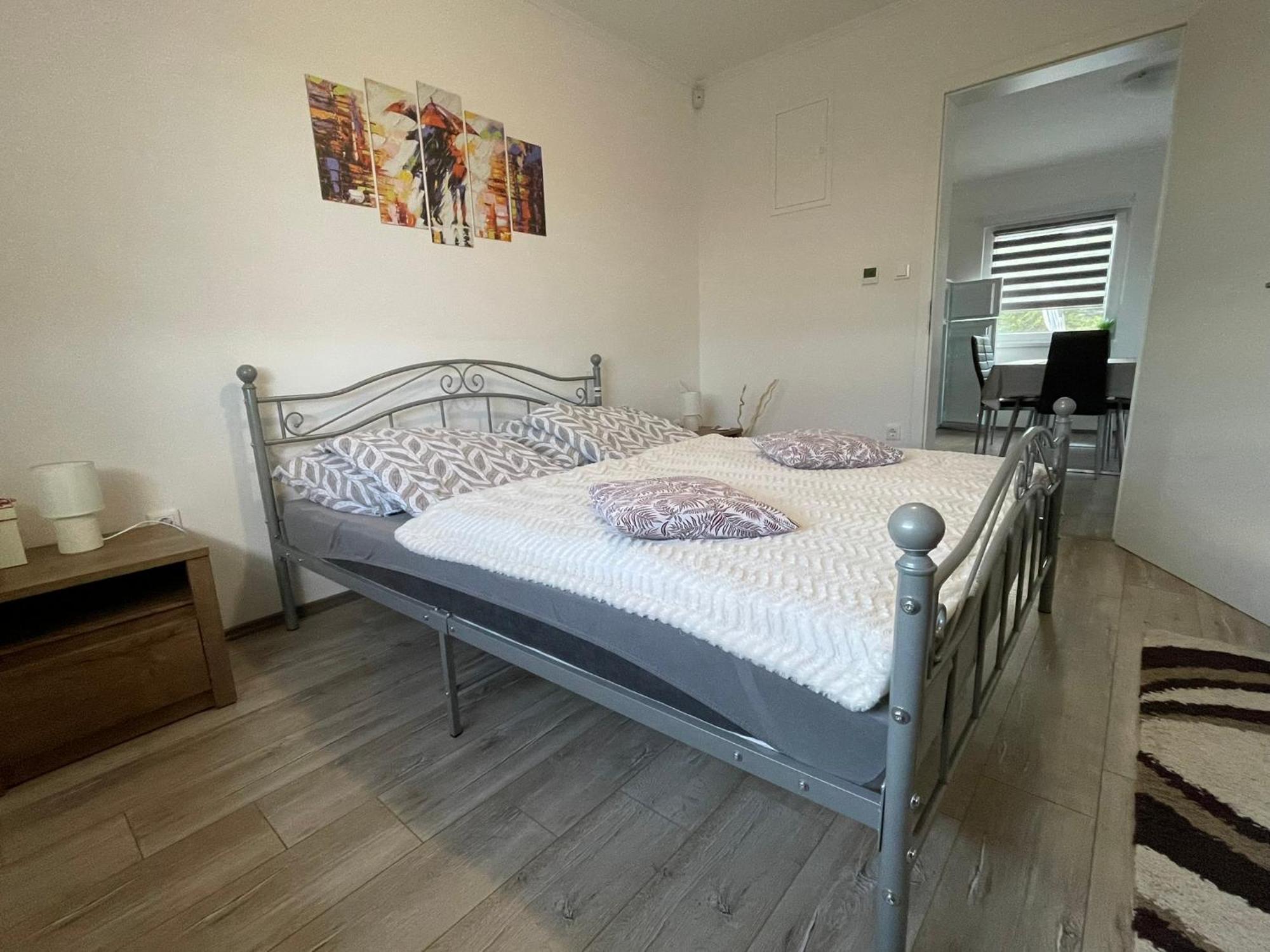 Fullhouse Apartmanhaz Zamardi Bagian luar foto