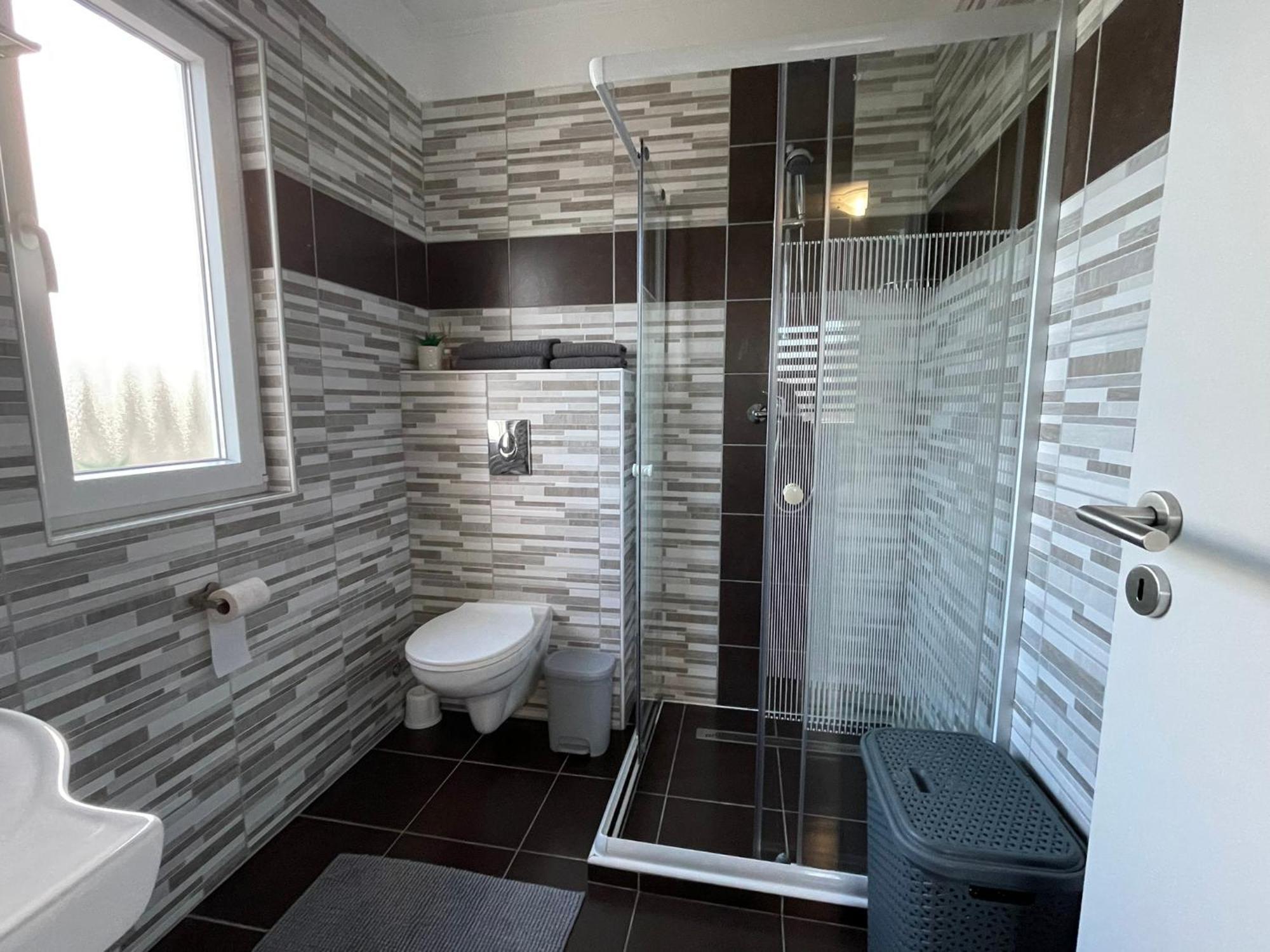 Fullhouse Apartmanhaz Zamardi Bagian luar foto