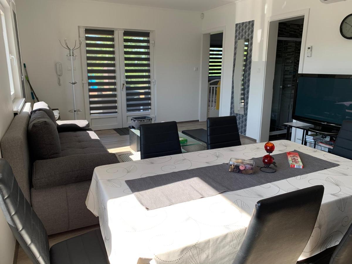 Fullhouse Apartmanhaz Zamardi Bagian luar foto