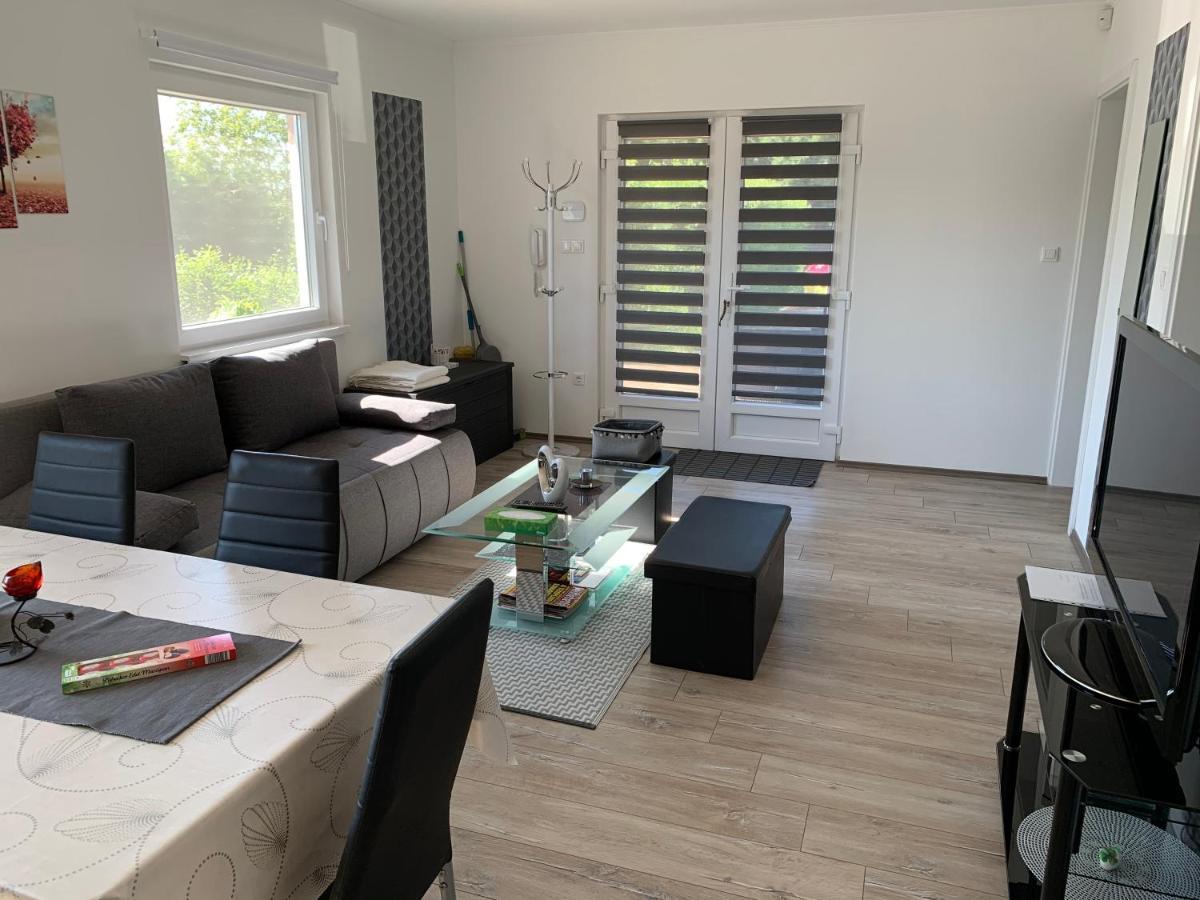 Fullhouse Apartmanhaz Zamardi Bagian luar foto